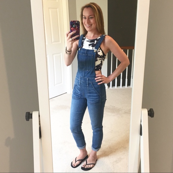 WELCOME TO MY CLOSET - Picture 6 of 8